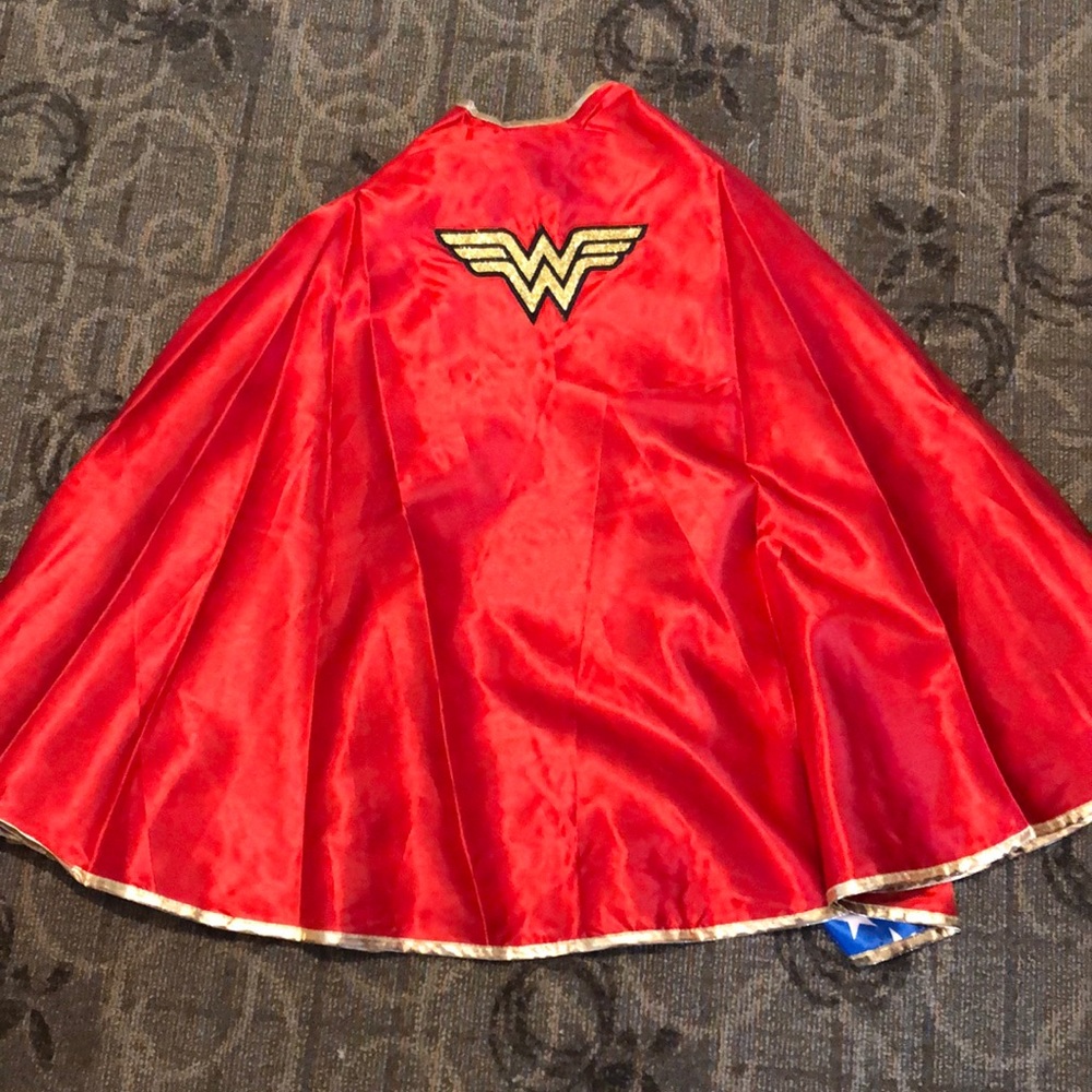 WONDER WOMAN CAPE